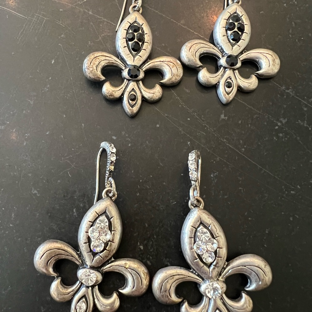 Fleur-de-Lis Silver and Black Earrings Set - Picture 3 of 3